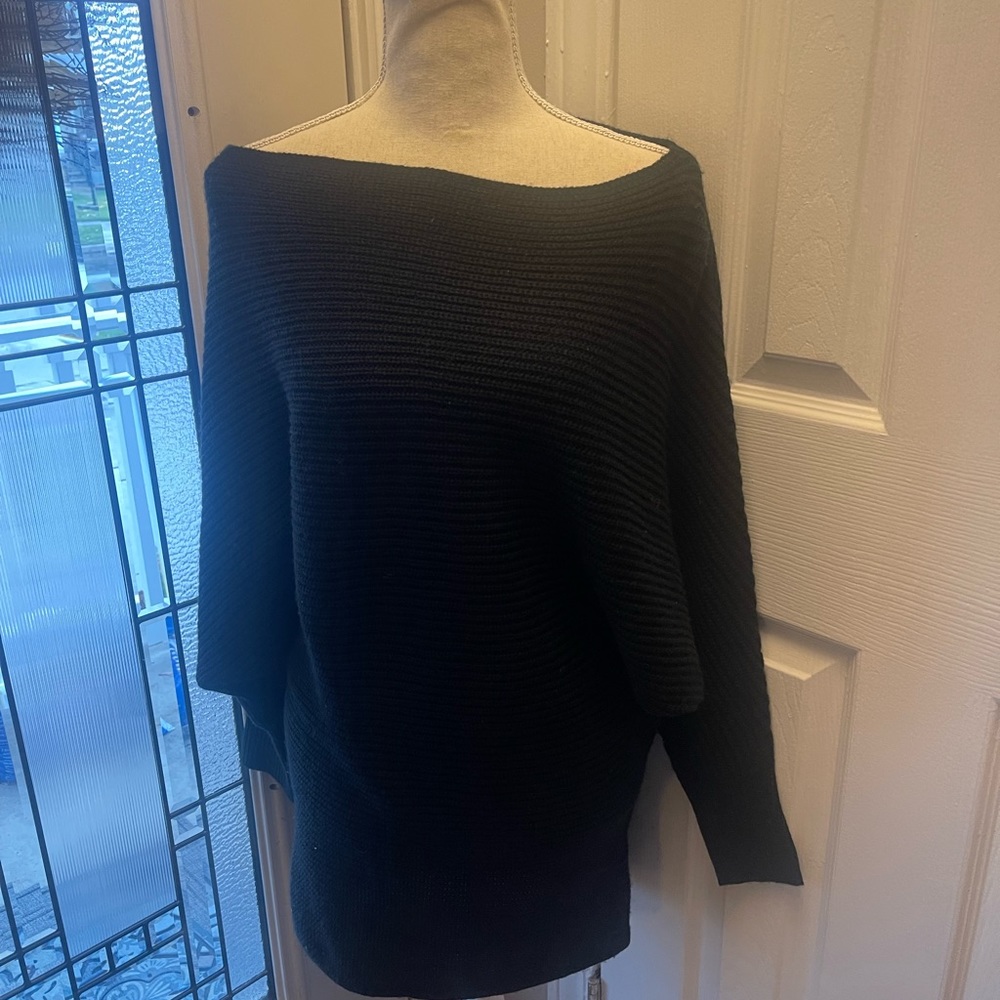 Black sweater 🩷all $3/$4 items are BOGO free🩷